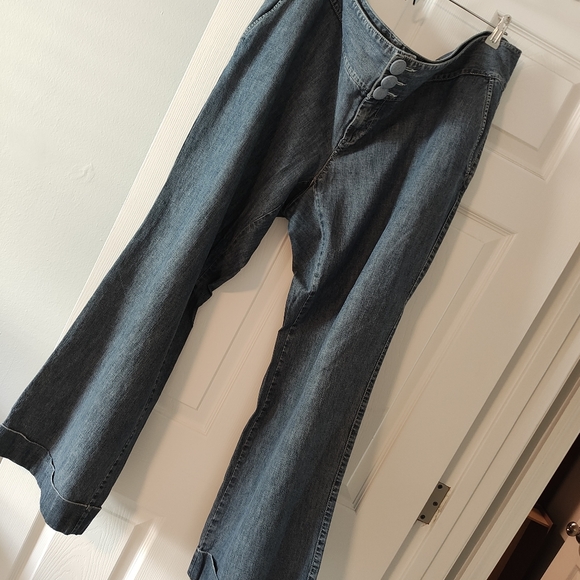 Old Navy Trousers Jeans - Picture 1 of 5